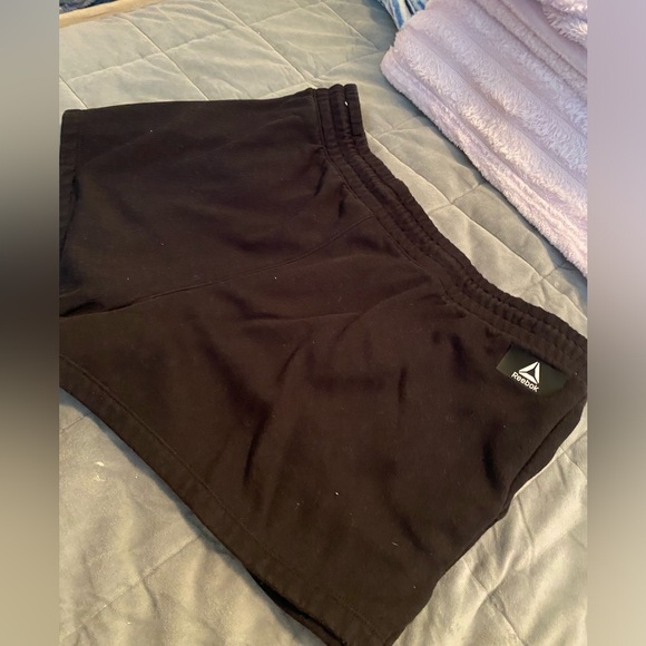 Reebok Women’s Shorts Size XL Black - Picture 2 of 3